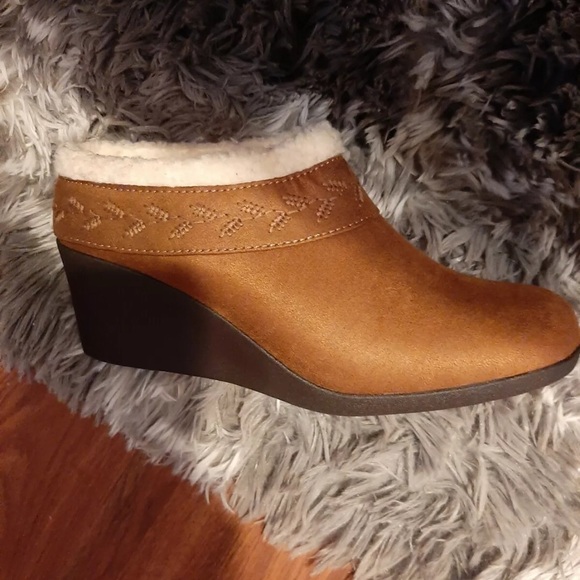 Shoes - Picture 3 of 6